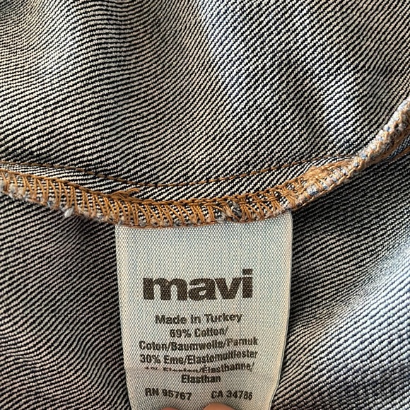 Small Women’s Dark Jean Jacket! Perfect Condition!!! - Picture 2 of 8